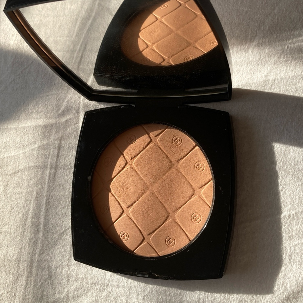 CHANEL Les Beiges Oversize Healthy Glow Highlighting Powder - Soft Peach